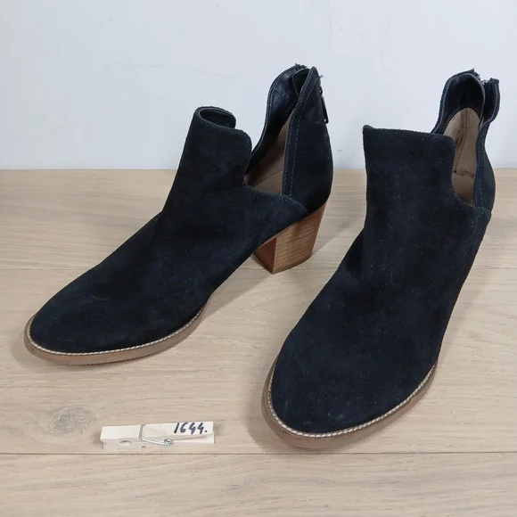 Blondo Black Leather Waterproof Back Zip Cutout Block Heel Ankle Booties 1644 - Picture 12 of 12